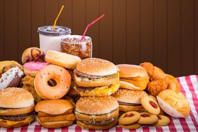 Por esta razón 5 ciudades neerlandesas buscan prohibir la comida chatarra