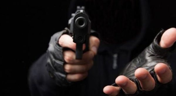 Motochorros asaltaron a un joven en Coronel Oviedo - Noticiero Paraguay