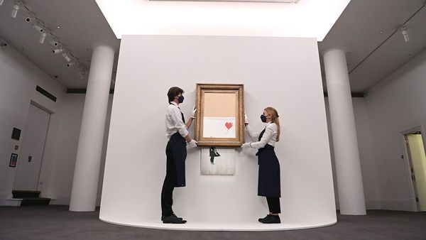 Icónica obra de Banksy que se autodestruyó vuelve a subasta
