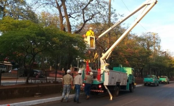 Gobernación pide a la ANDE mayor iluminación de calles esteñas