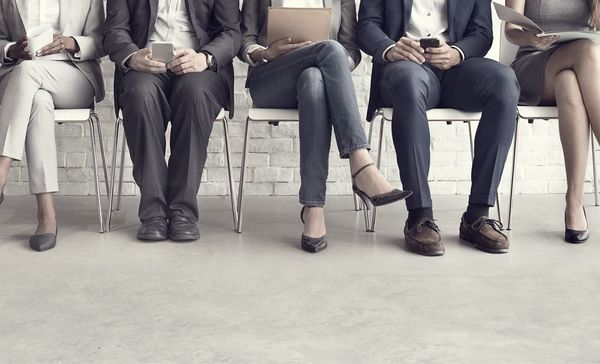 Inversores ponen en duda retiro de estímulos económicos de la Fed, ante caída del empleo - MarketData