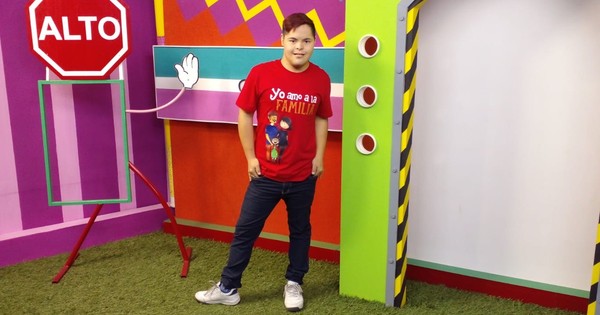 La Nación / Kike Garcete: el adolescente con síndrome de Down que es sensación en programa de TV