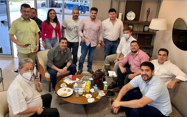 Vicepresidente tirotea al cartista Peña y “sangra” la ficticia “cicatriz” de ANR - Nacionales - ABC Color
