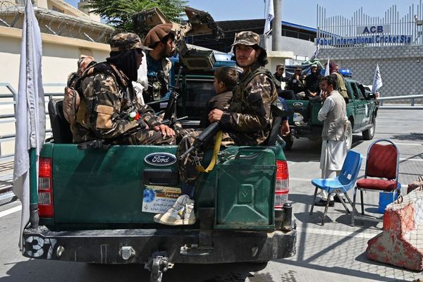 Los talibanes afianzan su control del país y presentan su nuevo gobierno