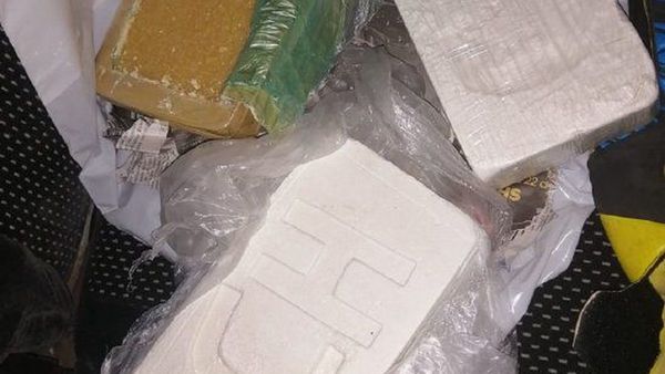 Un guardiacárcel es detenido con cuatro panes de droga