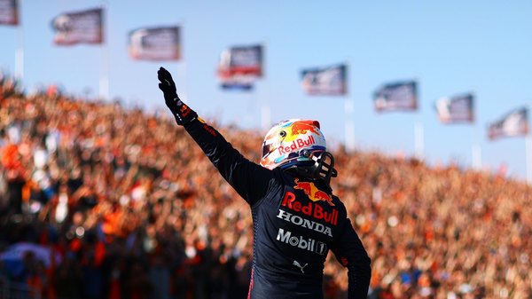 Dutch GP: Mad Max logra la pole en casa con los Mercedes detrás