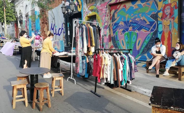 Diario HOY | Ropas usadas y vintage, arte, música y más en La Chispa
