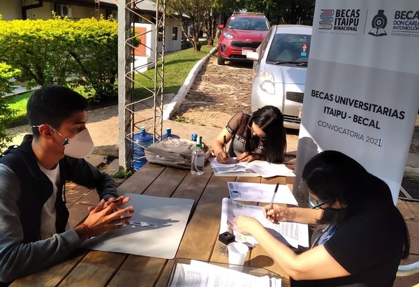 Nuevos becarios recibirán instrucciones para apertura de cuenta bancaria | .::Agencia IP::.