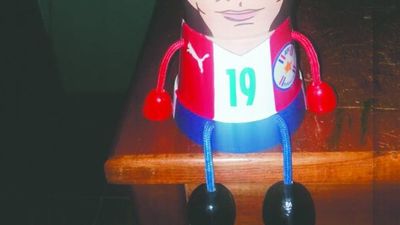 Hacen planteras con rostro de Santiago Arzamendia y otros albirrojos