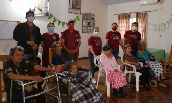 Estudiantes del colegio Betel entregaron insumos a abuelitos de Coronel Oviedo - OviedoPress