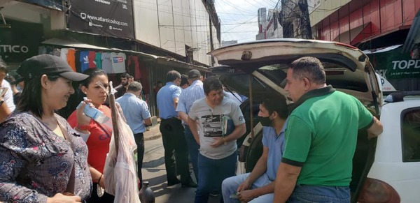 Franquito recorrió el microcentro y recibió apoyo de trabajadores