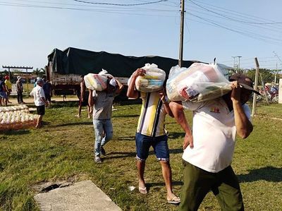 Pescadores de Ñeembucú recibieron asistencia alimenticia - Nacionales - ABC Color