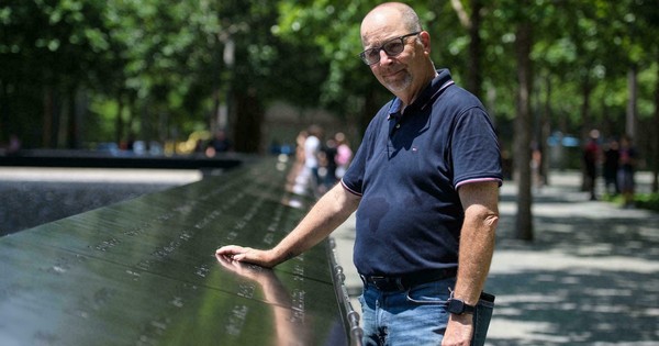 La Nación / Joe Dittmar, sobreviviente del piso 105 del WTC: “Recordar es mi terapia”