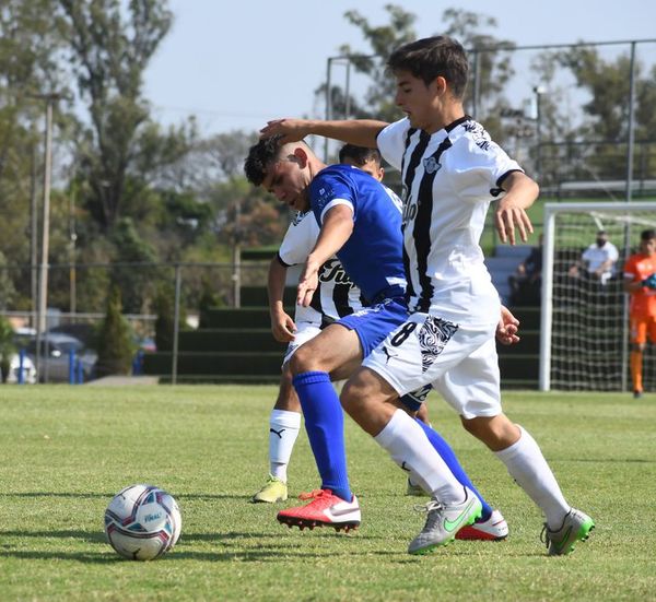 Libertad lidera en solitario la Sub 18  - Fútbol - ABC Color