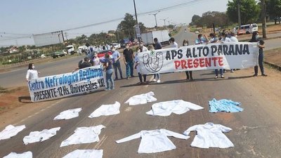 Crónica / Médicos “colgaron” sus batas para manifestarse