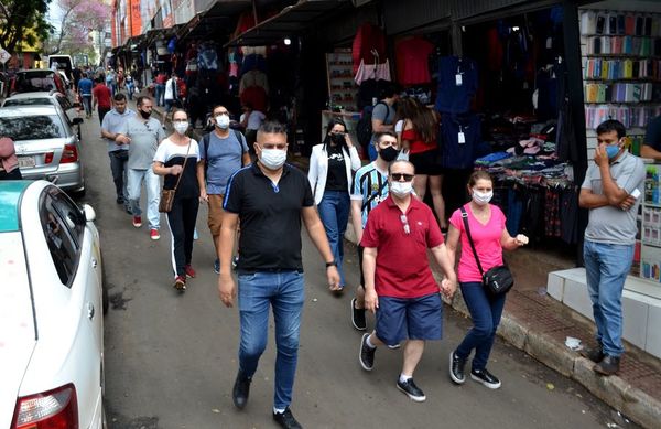 Los turistas compradores volvieron a invadir las calles de Ciudad del Este - Nacionales - ABC Color