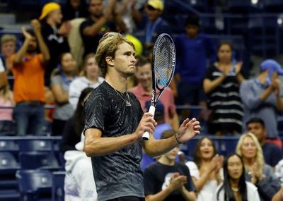Djokovic y Zverev en octavos del Abierto con susto; Barty eliminada - Tenis - ABC Color