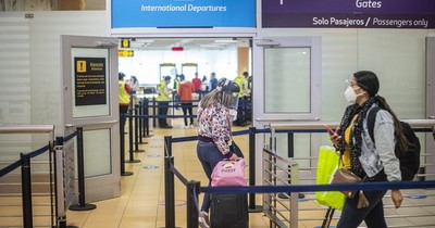 La Nación / Perú levanta suspensión de vuelos con Brasil e India, pero mantiene con Sudáfrica