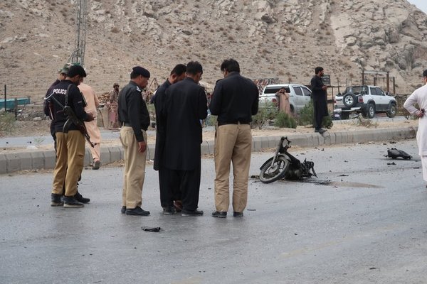 Al menos tres muertos y 20 heridos en un atentado suicida talibán en Pakistán | El Independiente