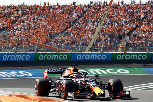 Dutch GP: Paliza de Verstappen para pintar el mundial de naranja