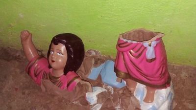 Entraron a una capilla y destruyeron imágenes de santos