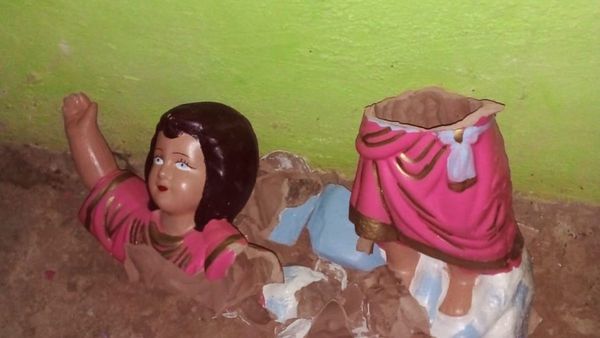 Entraron a una capilla y destruyeron imágenes de santos