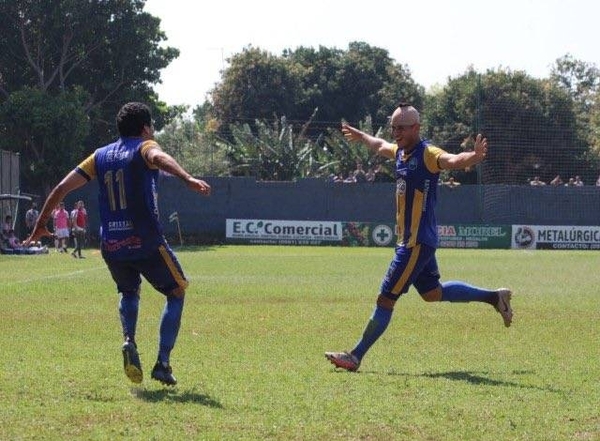 Diario HOY | Colón cumple con los deberes y recorta distancia