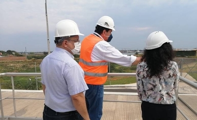 Diario HOY | Representante del BID visitó plantas de tratamiento cloacal de Asunción