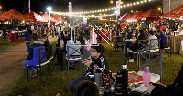 La Nación / Gastronómicos de Encarnación repuntan sus ventas un 40% más en ferias