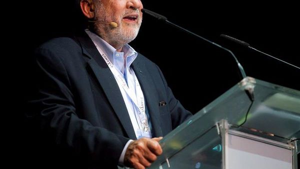 Nobel de Economía Joseph Stiglitz defiende impuesto mínimo de 25% a multinacionales