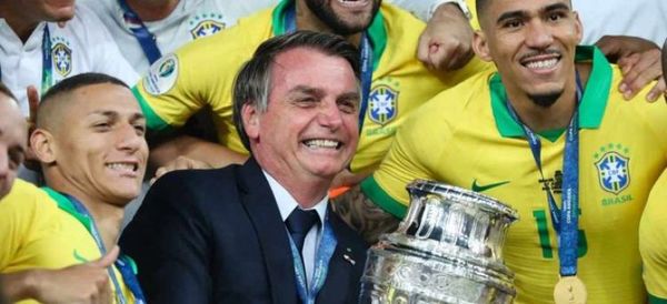 Jair Bolsonaro intentó que el partido Brasil-Argentina se siga jugando