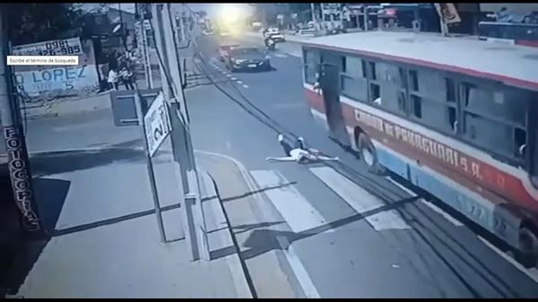 Arrestan a conductor de ómnibus y a “vendedor ambulante”, tras hurto de celular - Nacionales - ABC Color