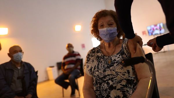 Argentina acelera vacunación para abrir sus fronteras