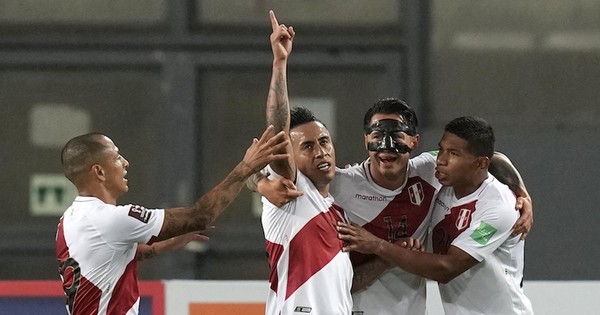La Nación / Perú festejó en casa
