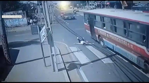 Diario HOY | Pasajera se arroja de bus para recuperar su teléfono: detienen a ladrón y a chofer