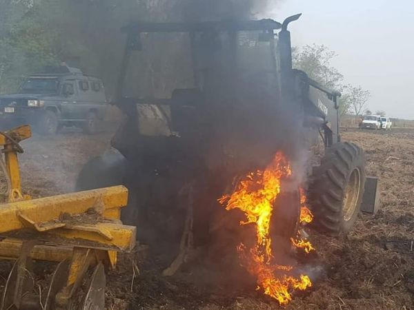 Queman tractores durante ataque del grupo armado