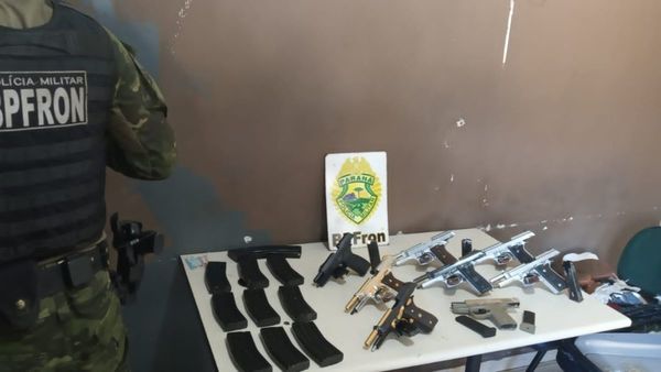 Paraguayas fueron detenidas con pistolas bañadas en oro