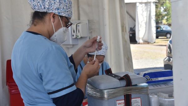 Primera dosis para embarazadas, docentes y jóvenes de 20 a 34 años