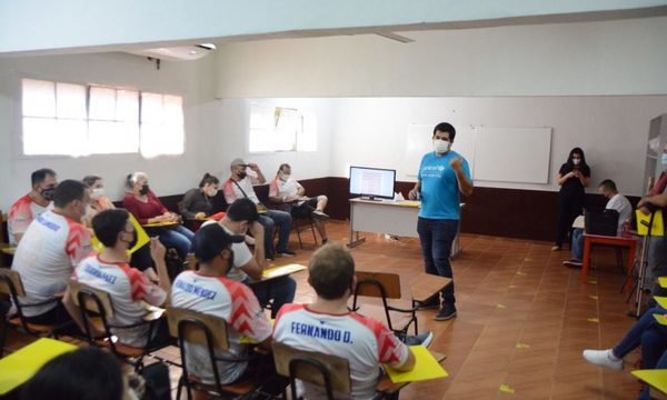 Municipalidad de CDE participa de curso de orientación familiar