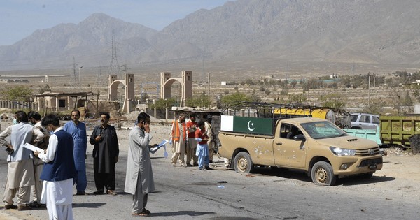 La Nación / Talibanes de Pakistán reivindican atentado que dejó cuatro muertos cerca de frontera afgana