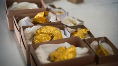 Arqueólogo aficionado halla tesoro previkingo de objetos de oro