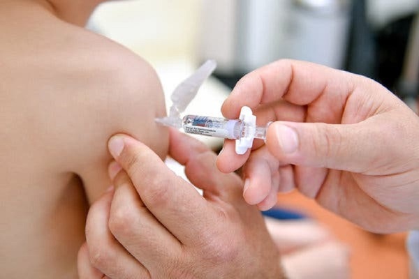 Regiones Sanitarias en alerta: Salud insta a vacunar a los niños ante brote de sarampión