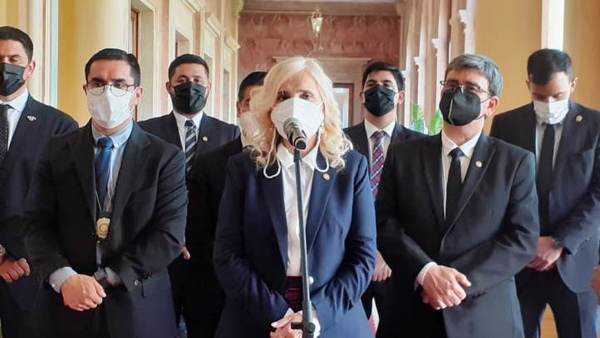 Ministra agradece apoyo del Ejecutivo para dignificar a los agentes de la Senad | .::Agencia IP::.