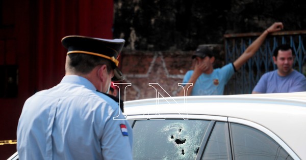 La Nación / Violento asalto a mujeres en plena vía pública de Fernando de la Mora