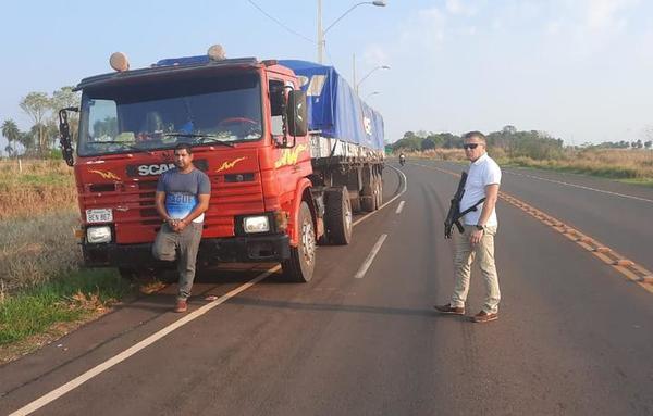 Detienen camión que transportaba importante carga de marihuana