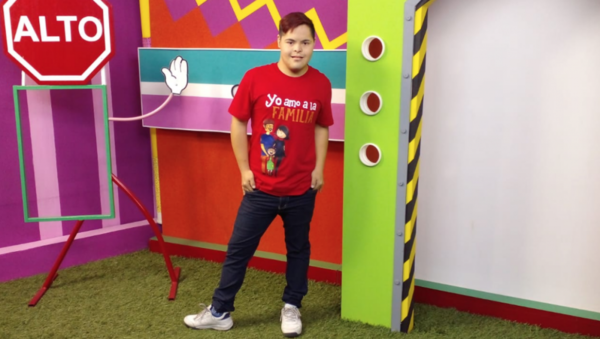 Joven con síndrome de down rompe estereotipos y conduce en TV