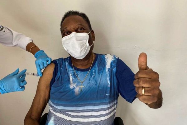 Pelé es operado de un tumor en el colón