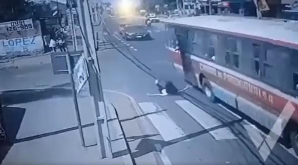 Joven que cayó de bus en Fernando de la Mora, sigue con pronóstico reservado - Megacadena — Últimas Noticias de Paraguay