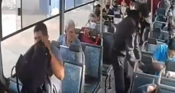 Video de una de las series de asaltos en bus el pasado jueves cerca del abasto (Video) » San Lorenzo PY