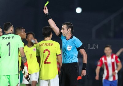 'El jugador hace un gesto de agresión', dijo el árbitro pero igual cambió su roja por amarilla